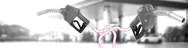 zwei Zapfsäulen : Kraftstoff sparen