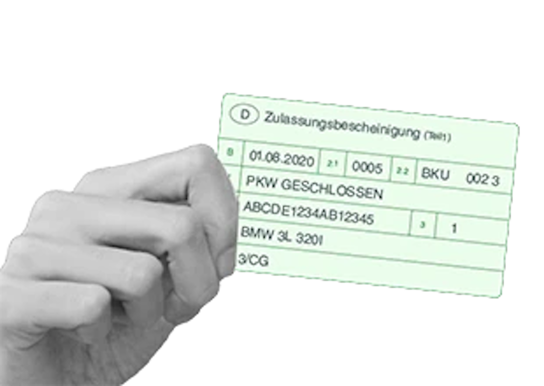 Hand hält Fahrzeugschein des Autos