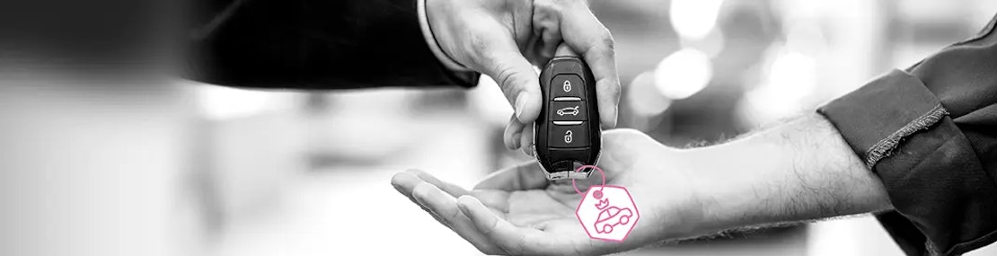 Autoschlüssel werden übergeben