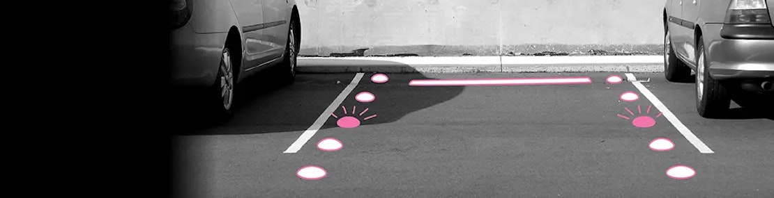 Parklücke zwischen zwei Autos
