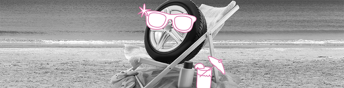 Sommerreifen liegt auf einer Liege am Strand mit Sonnenbrille und Cocktail