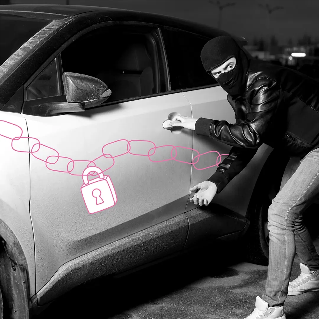 Autodiebstahl verhindern Maskierter Mann bricht in Auto ein