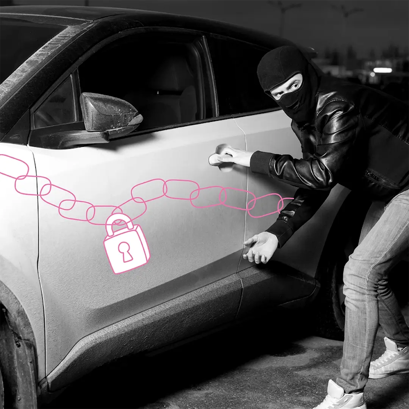 Maskierter Mann bricht in Auto ein