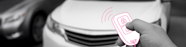 Nahaufnahme eines Keyless-Go Systems vor einem Auto