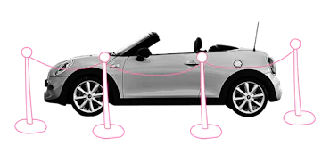 Ein Auto steht hinter einer Absperrung