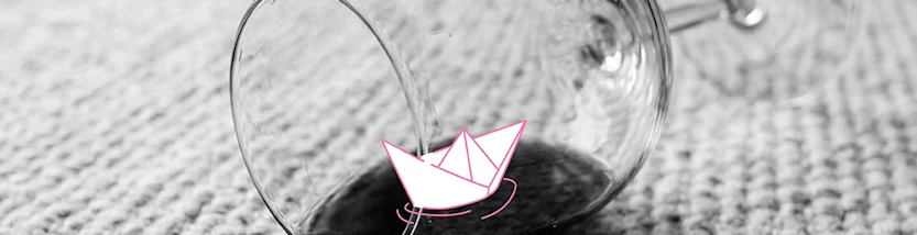 umgekipptes Glas Rotwein