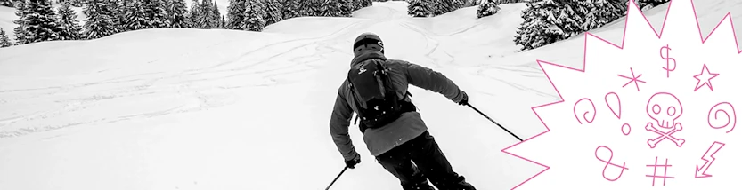 Ein Skifahrer ist unterwegs auf der Piste