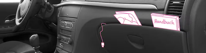 Geöffnetes Handschuhfach im Auto mit Handbuch, Straßenkarte und Handy-Ladekabel.